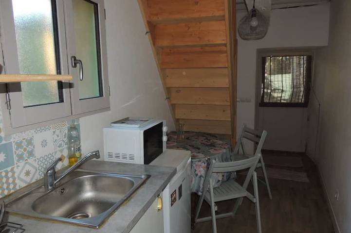 Appartement entier, Studio à Rustrel Tout équipé,séjour autonome. in Rustrel, Parc naturel régional du Luberon