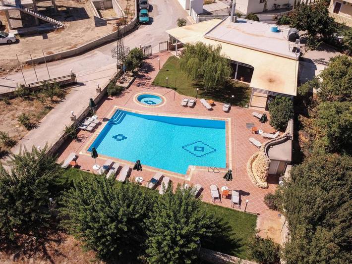 Chambre d’hôte pour 4 personnes, avec bassin pour enfant et vue ainsi que jardin et piscine dans Matala - 2