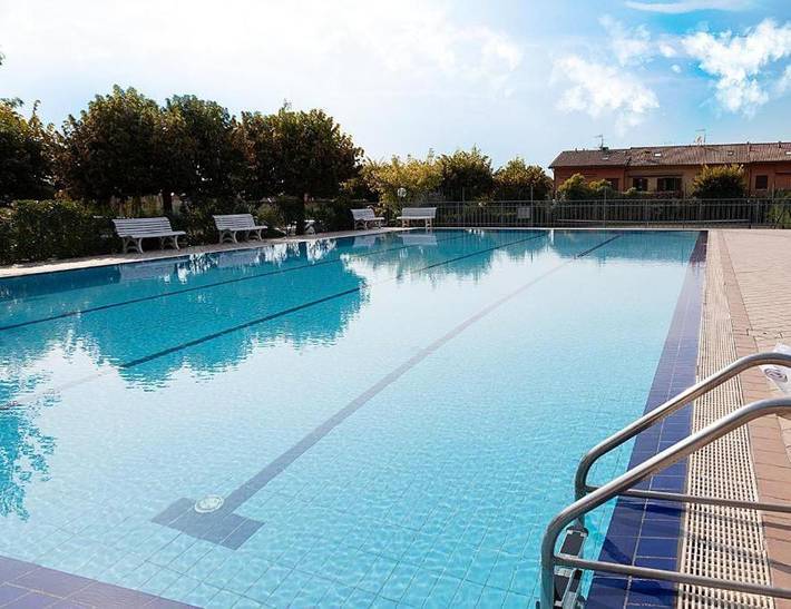 Ferienwohnung für 8 Personen, mit Balkon und Terrasse sowie Pool