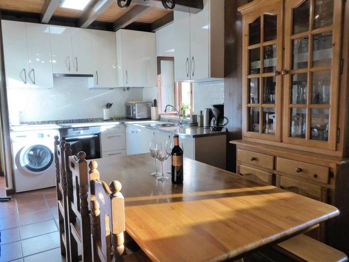 Casa rural para 8 personas, con Balcón y Terraza además de Jardín y Vistas en Valle de Sedano - 4