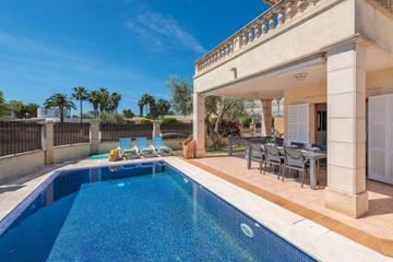 Ferienhaus für 6 Personen, mit Balkon und Garten sowie Seeblick auf Mallorca
