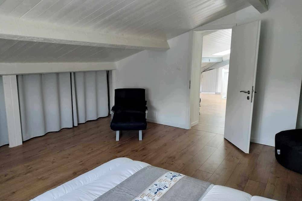 Magnifique Maison 8/10 Personnes à Rully. Piscine Privée. Terrain de Boule in Rully, Region Chalon-sur-Saône