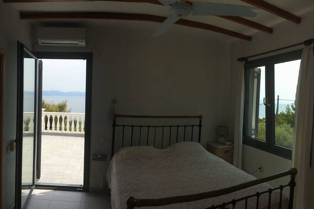 Große Villa am Strand mit privatem Pool + Garten für 10/12 Pers. Athen 90 Mn in Theologos, Fthiotida