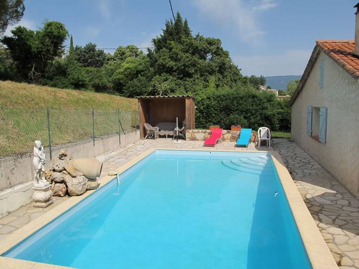 Location de vacances pour 6 personnes, avec terrasse et jardin à Saint-Paul-en-Forêt