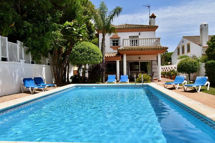 Chalet para 8 personas, con Jardín y Piscina en La Barrosa