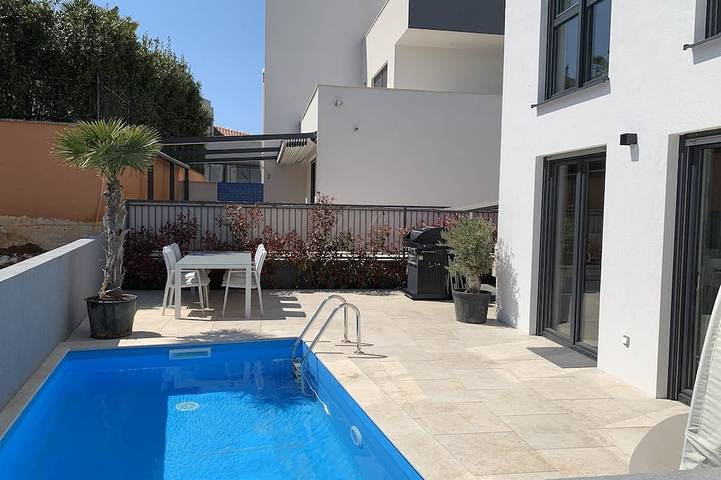 Ferienhaus für 8 Personen, mit Balkon und Garten in Funtana