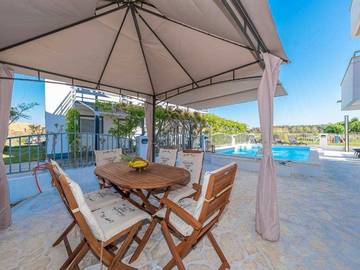 Villa für 10 Personen in Privlaka, Zadar, Bild 1