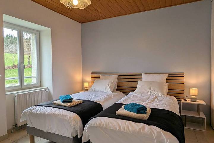 Gîte pour 6 personnes, avec jardin, animaux acceptés à Saint-Jeures - 4