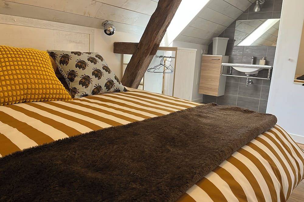 Charming vacation rental, Charming Cottage, country house, sleeps 6 in Benais, Loire-Tal