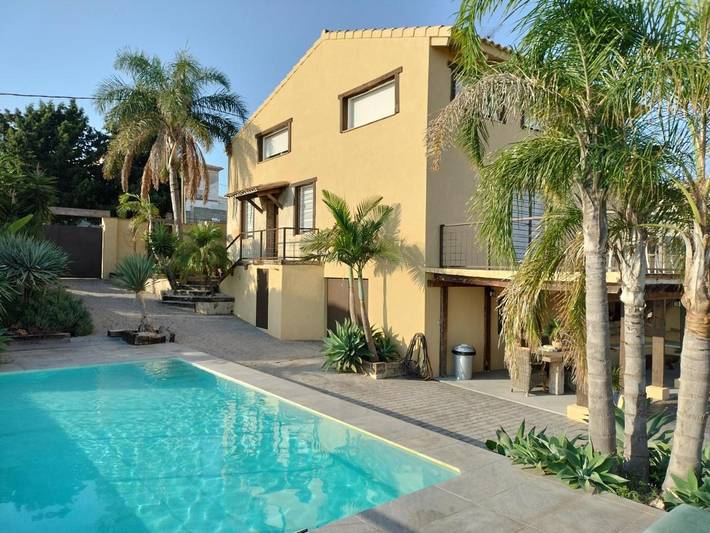 Chalet para 8 personas, con jardín además de jacuzzi y piscina, Familias con niños en Provincia de Valencia - 2