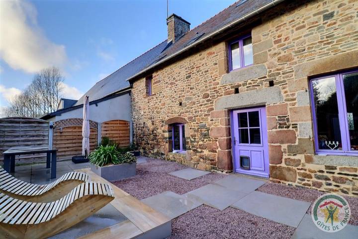Gîte pour 6 personnes, avec terrasse à Pleine-Fougères