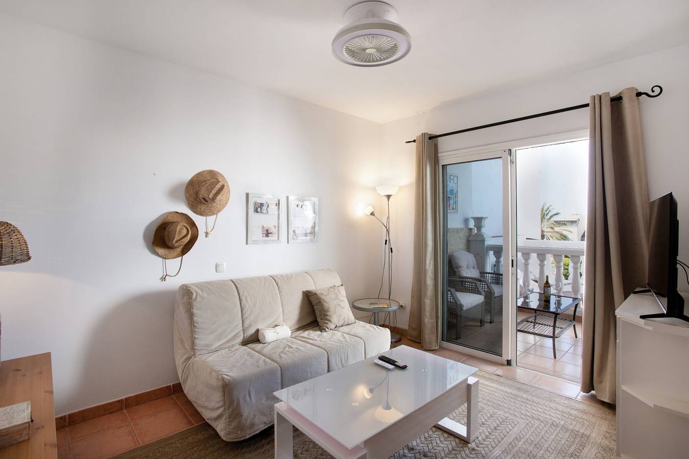 Apartamento entero, Apartamento de vacaciones 'Apartamento Fani N2' con terraza privada, Wi-Fi y aire acondicionado in Arinaga, Agüimes
