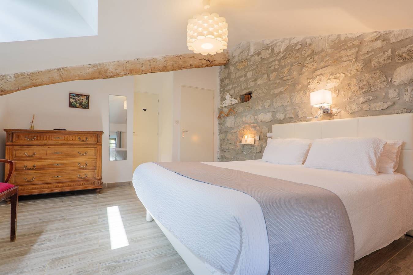 Gästezimmer „Catherine“ mit Gemeinschaftspool, Wlan und Klimaanlage in Saint-Alban-Auriolles, Ardèche
