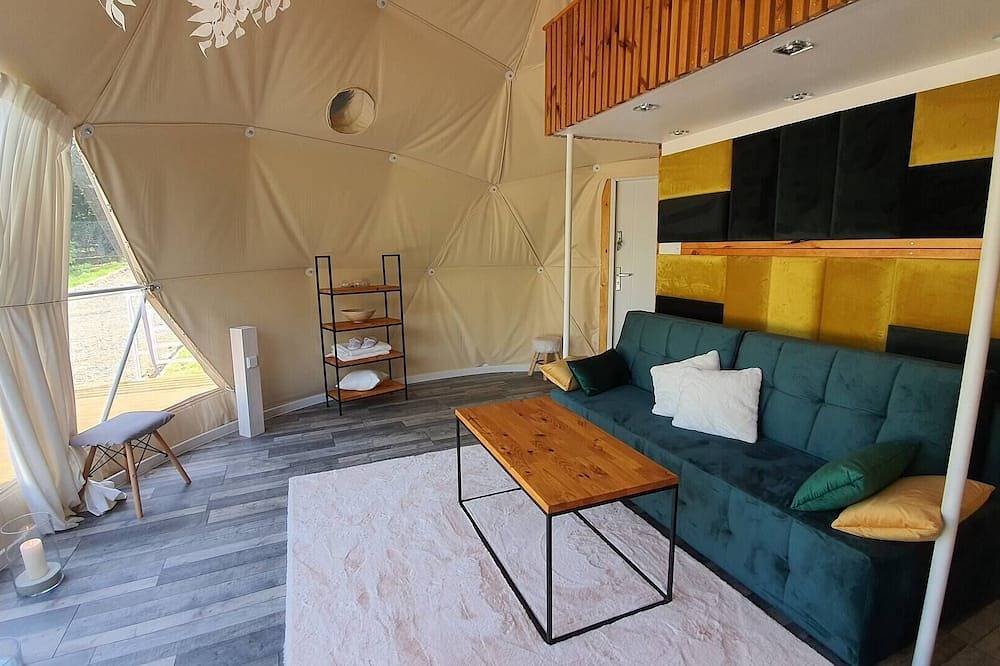 Hain Glamp Karkonosze – glamping tent with jacuzzi & sauna in Przesieka, Monts des Sudètes (Pologne)