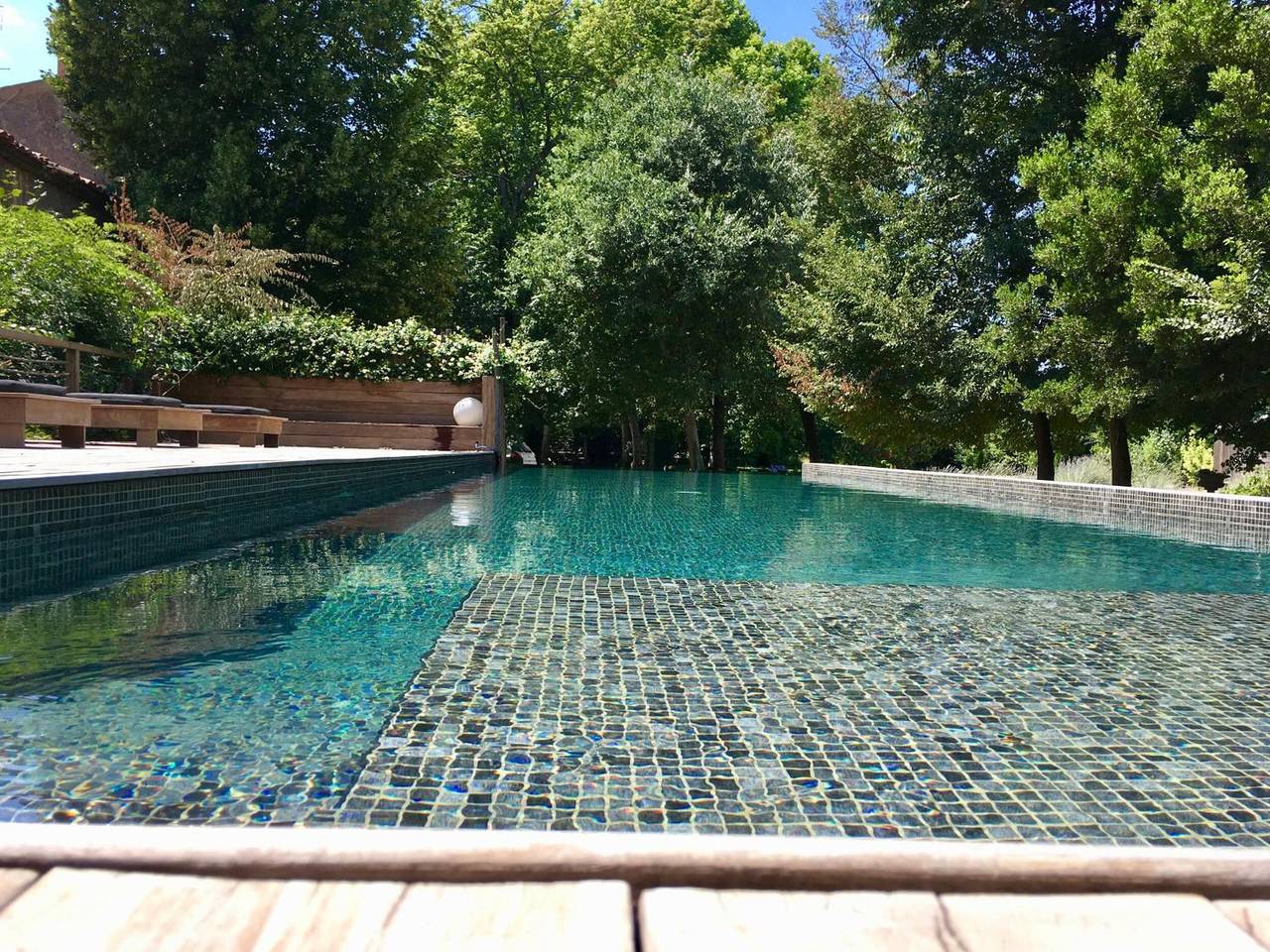 Apartamento entero, Gîte « Château de Jouques » con vistas a la montaña, Wi-Fi y aire acondicionado in Gémenos, Marsella region