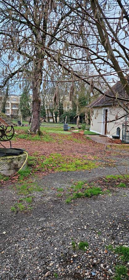 Appartement entier, One-Bedroom Apartment in Saint-Doulchard, Région de Bourges
