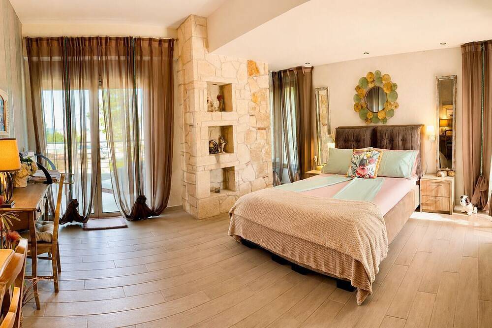 Villa Alina in Haniotis with private pool in Chaniotis, Kassandra