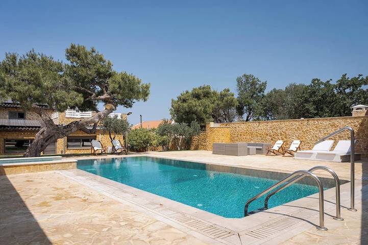 Ferienhaus für 17 Personen, mit Balkon und Sauna sowie Garten