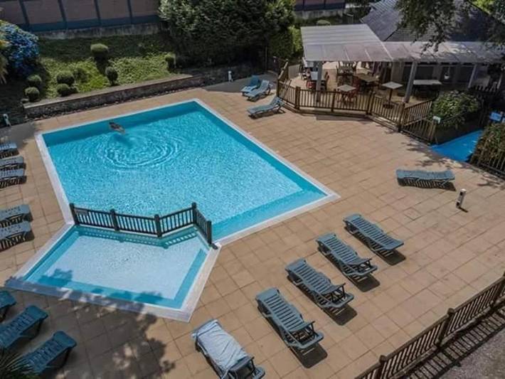 Mobil home pour 4 personnes, avec Terrasse et Jacuzzi ainsi que Piscine et Sauna