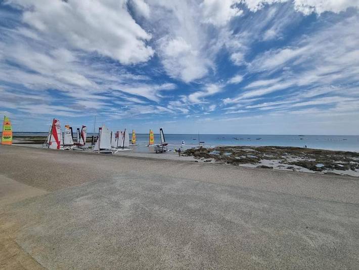 Location de vacances pour 8 personnes, avec jardin et terrasse dans Plage Langoz