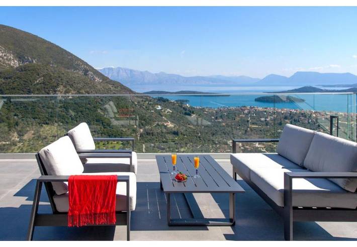 Villa "Desun Suites Green" with Private Pool, Sea View and Garden in Rachi, Greece