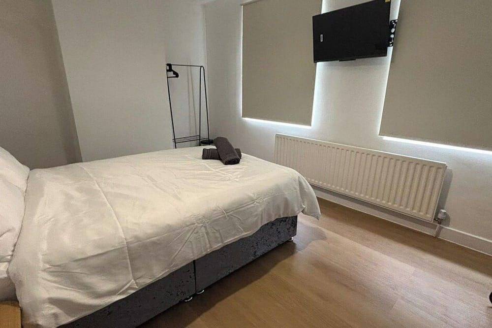 Contractor Accommodation | Sleeps 5–7 | Tv | Wi-Fi in Kettering, Northamptonshire