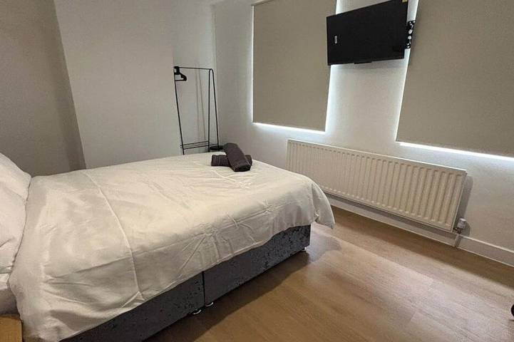 Contractor Accommodation | Sleeps 5–7 | Tv | Wi-Fi in Kettering, Northamptonshire