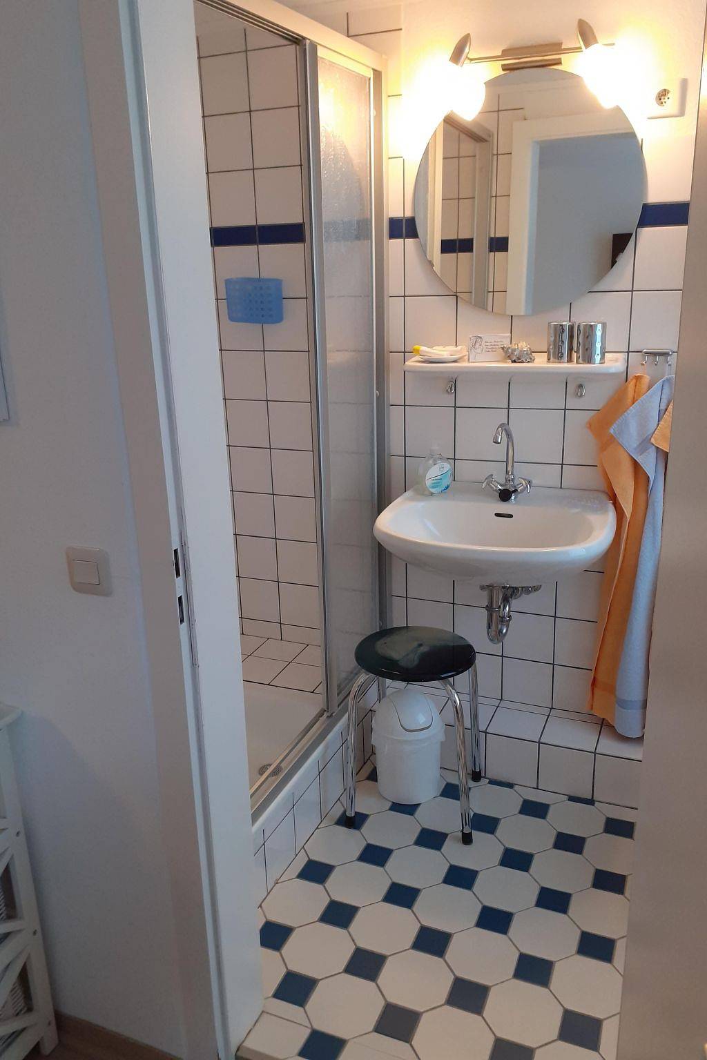 Ganze Ferienwohnung, Gästezimmer mit Frühstück im Obergeschoss in Pilsum, Krummhörn