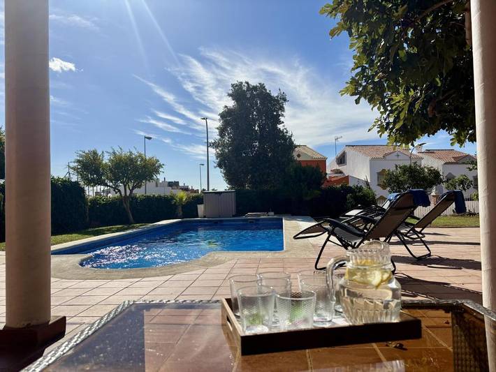 Casa rural para 14 personas, con balcón además de jardín y piscina en Torre del Mar - 2