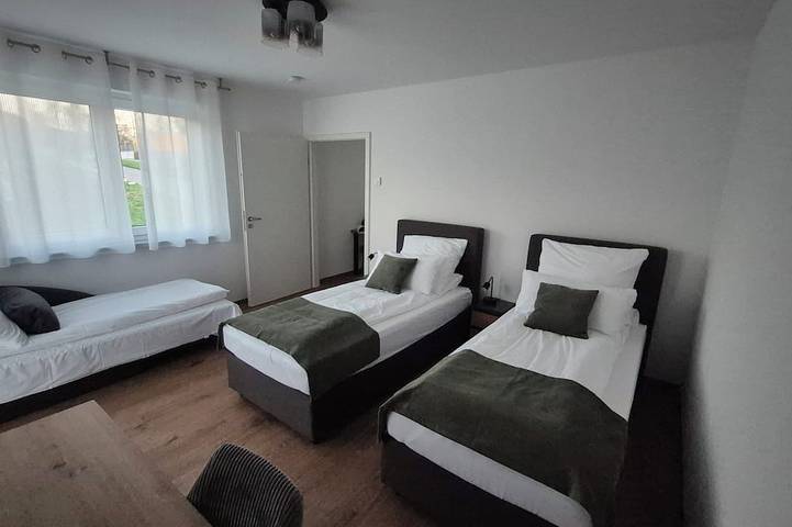 Ganze Wohnung, Apartments Seibel  ‌Doppel-/Zweibettzimmer mit Küche und Wintergarten in Sondelfingen, Reutlingen