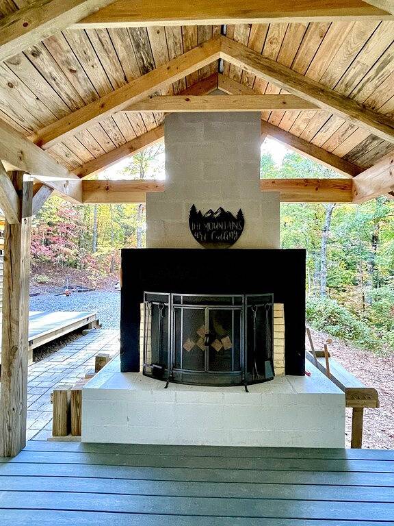 Luxury Tiny House with Treehouse Bedroom and Hottub on 34acres secluded in Monroe County (TN)