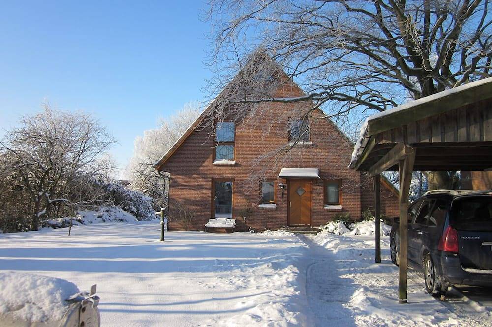 **** Ferienhaus in Nordseenähe, großer Apfelgarten, Ruheoase in Südwestlage in Lehe, Halbinsel Eiderstedt