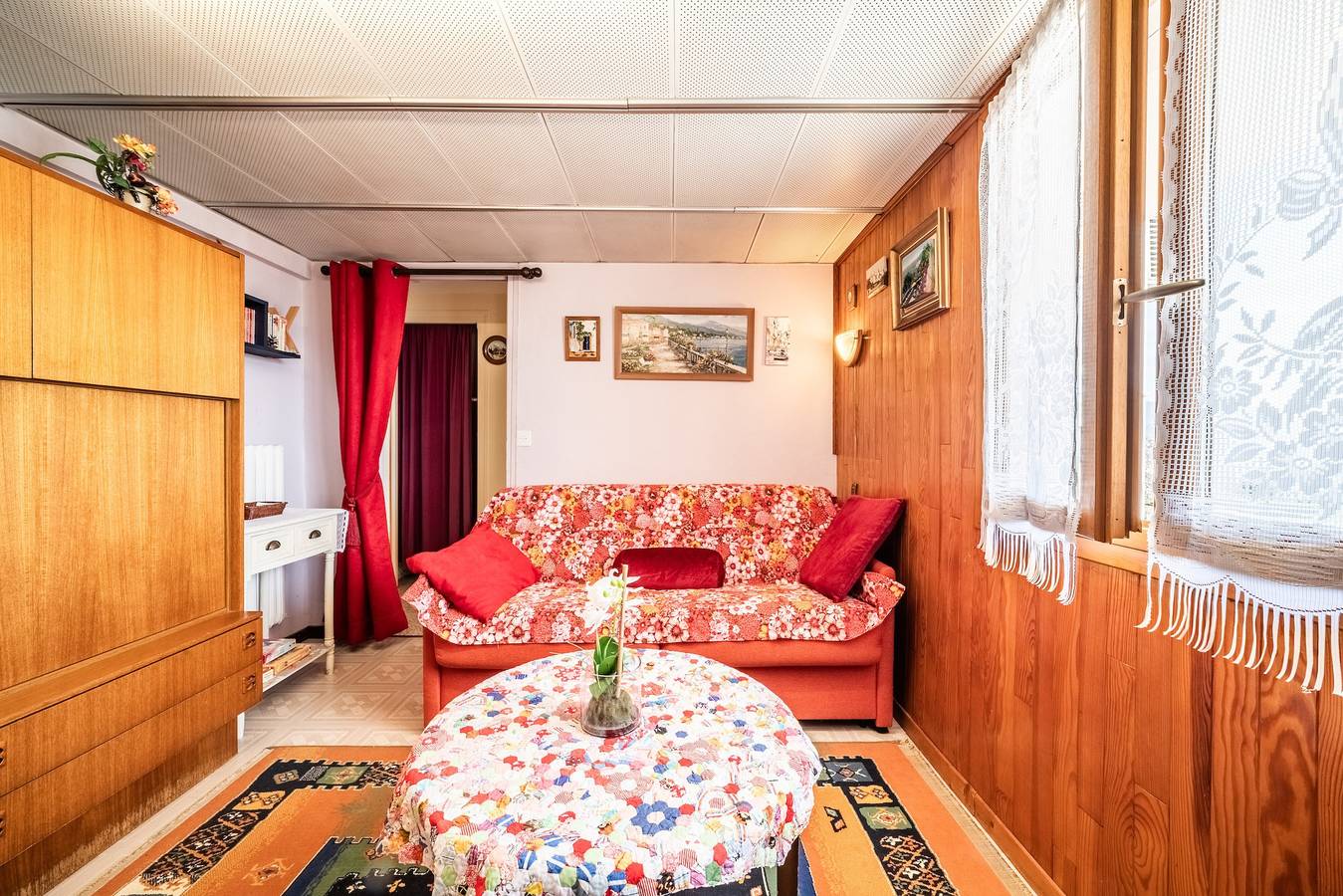 Apartamento entero, Apartamento 'Charmant T2 Avec Vue' con vistas a las montañas, terraza privada y Wi-Fi in Reignier-Ésery, Región de Saint-Julien-en-Genevois