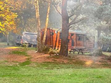 Gîte pour 4 personnes, avec vue ainsi que jardin et terrasse, animaux acceptés à Parigné-l'Évêque