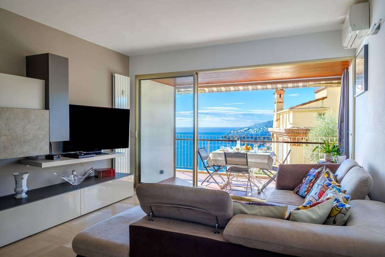 Entire apartment, Apartment 'Résidence Le Clos Charmerade' with Sea View, Wi-Fi, and Air Conditioning in Villefranche-sur-Mer, Mediterranean Coast (France)