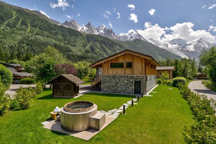 Vacation rental for 10 people, with hot tub and yard in Chamonix-Mont-Blanc
