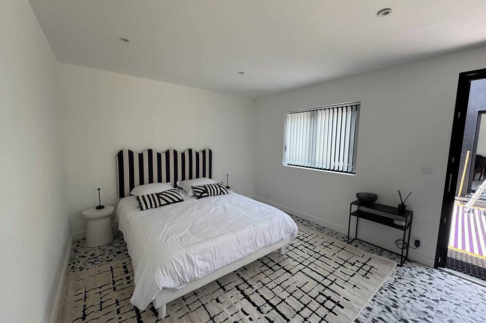 Entire apartment, Cosy Room 1 in Le Bouscat, Bordeaux region