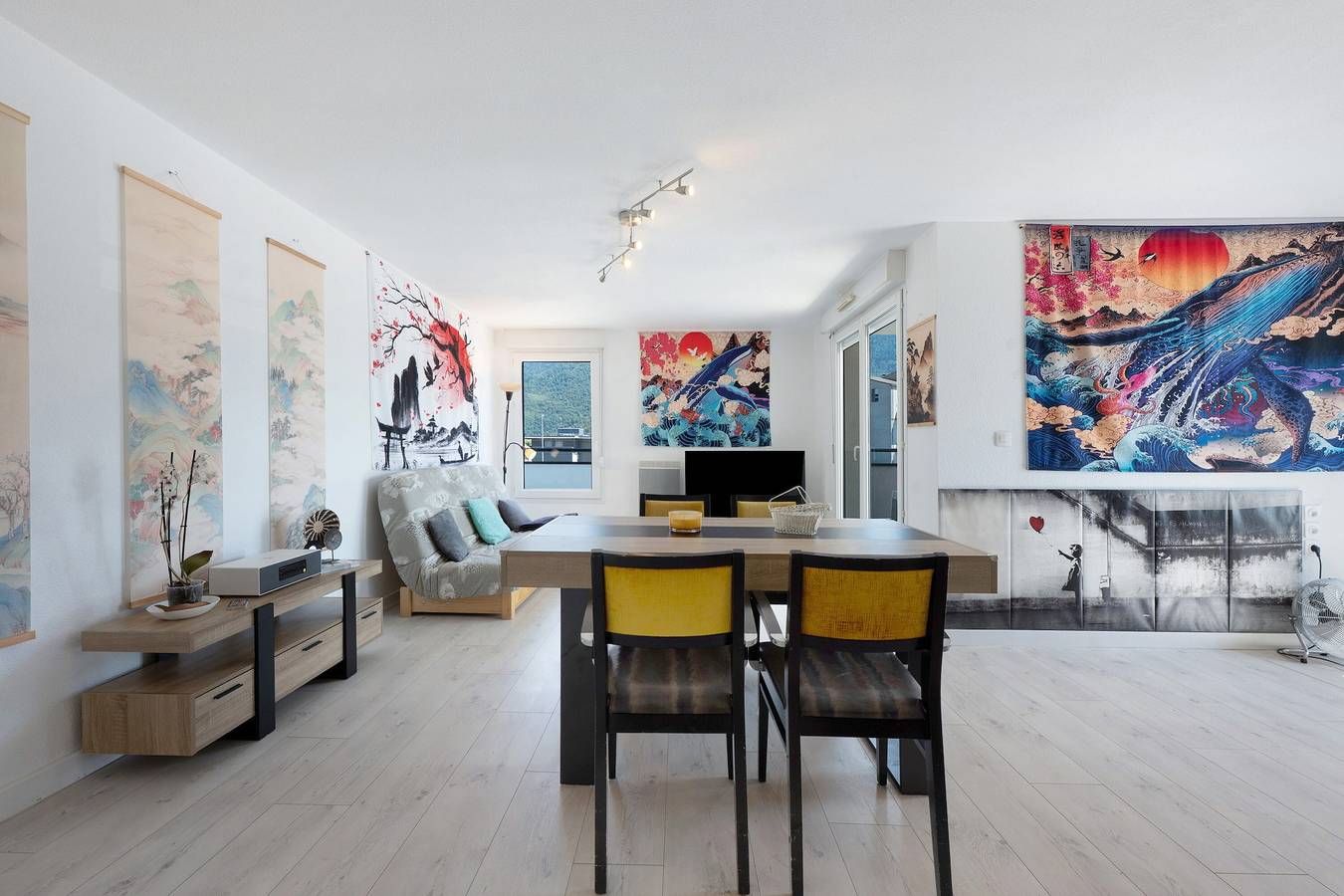 Appartement entier, Appartement « T3 Confort, Piscine, Terrasse » avec vue montagne, Wi-Fi et climatisation in Albertville, Région d'Albertville