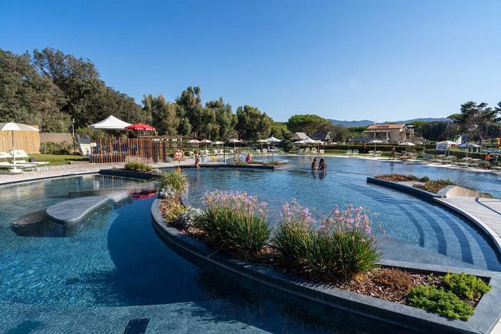 Casa vacanza per 4 persone, con Idromassaggio e Piscina per bambini nonché Piscina a Le Rocchette