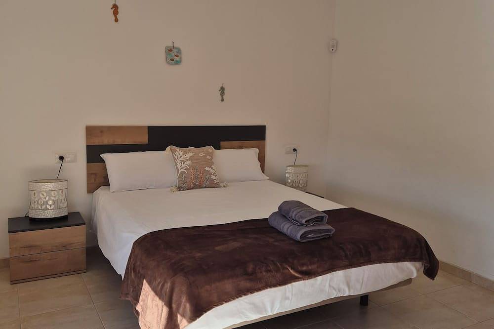 Triplex House in Cotillo lagos  with  Wi-Fi & Netflix in El Cotillo, La Oliva