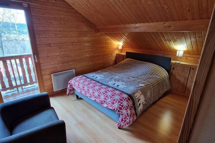 Gîte pour 9 personnes, avec jacuzzi ainsi que jardin et balcon, animaux acceptés à Anould - 3