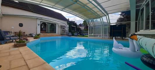 Cottage pour 4 personnes, avec piscine et jardin à Champagné (Sarthe)