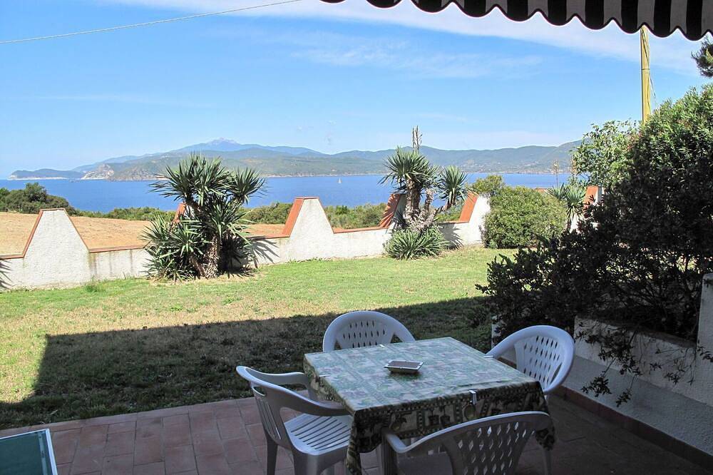 Appartamento intero, Incantevole appartamento per 4 ospiti con Wifi, Tv, patio e parcheggio in Morcone, Isola d'Elba