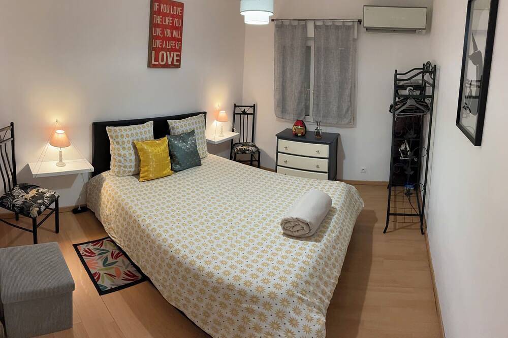Nice, cozy, comfortable house in a quiet area, wifi, with 2 courtyards, 70m2, 2 bedrooms in Belleville-sur-Meuse, Verdun