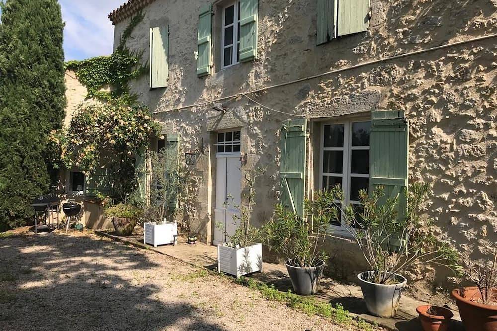 Cottage gersois avec piscine et vue in Larressingle, Gers