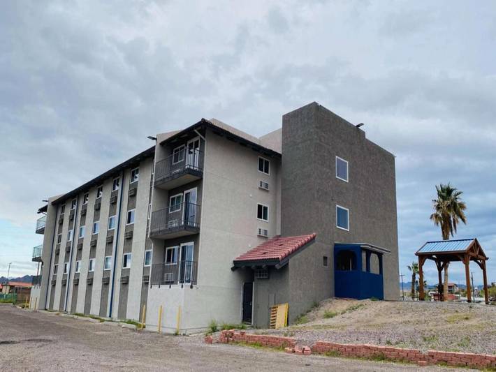 Apartamento entero, 1 cama King | Mob Acc Ri Shwr Nsmk Micfridg in Lake Mohave, Bullhead City