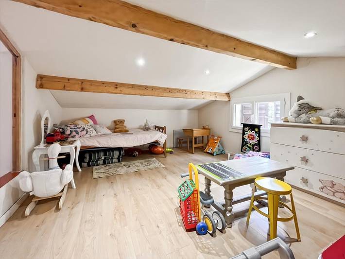 Location de vacances pour 7 personnes, avec terrasse et piscine à La Roquebrussanne - 2