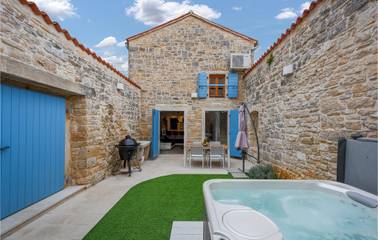 Gîte pour 4 personnes, avec terrasse et jardin à Svetvinčenat