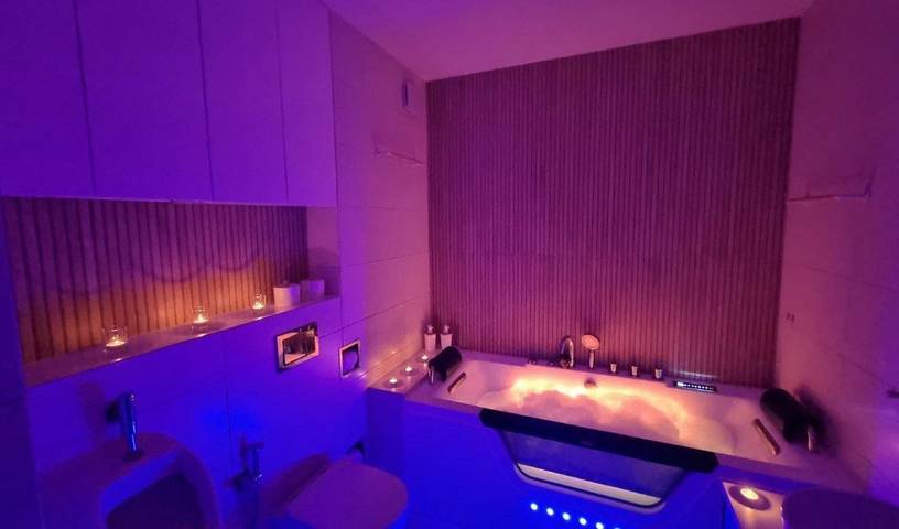 Apartament wakacyjny dla 4 osób, z balkon i jacuzzi w Tomaszów Mazowiecki