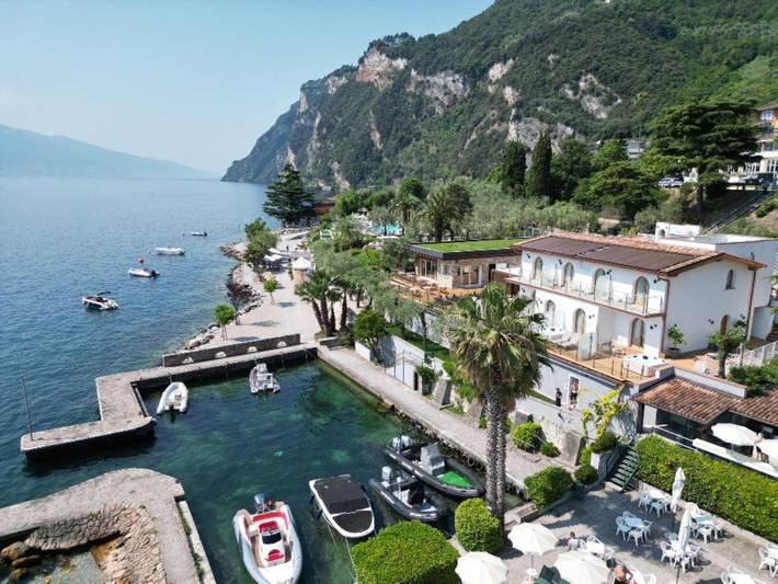 Chambre d’hôte pour 2 personnes, avec piscine et terrasse ainsi que vue sur le lac et vue à Limone sul Garda